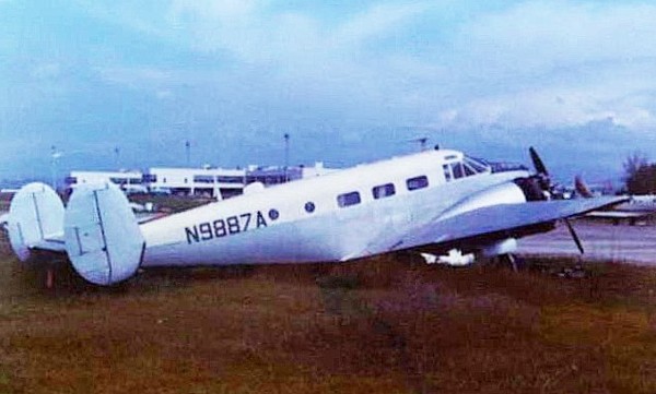 Beechcraft D18S N9887A - 5