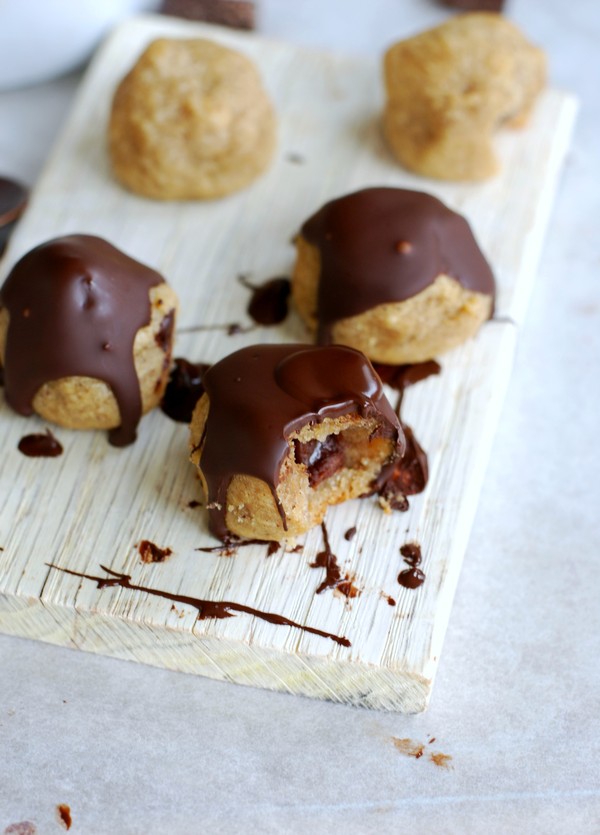 Chocolate covered peanut snack - Chokladtäckta jordnötssnacks!  //Baka Sockerfritt