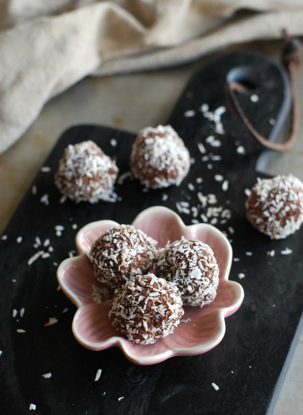 Chokladbollar med pekan utan tillsatt socker  //Baka Sockerfritt