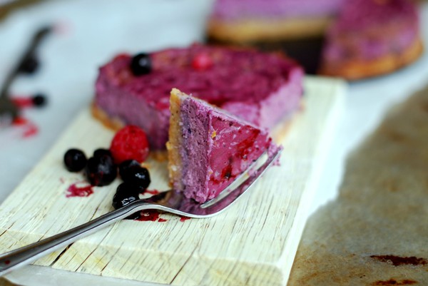 Hälsosam Cheesecake med hallon och blåbär (glutenfri och utan tillsatt socker)