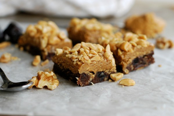 Chocolate peanut butter squares, no bake  //Baka Sockerfritt