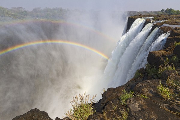 Majestic Victoria Falls med Regnbåge