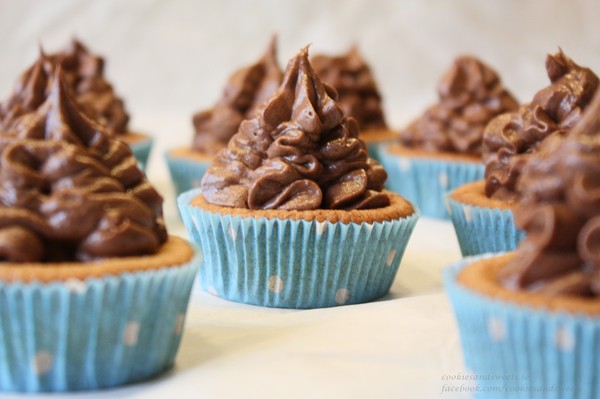 Vanilj cupcakes med chokladfrosting 2