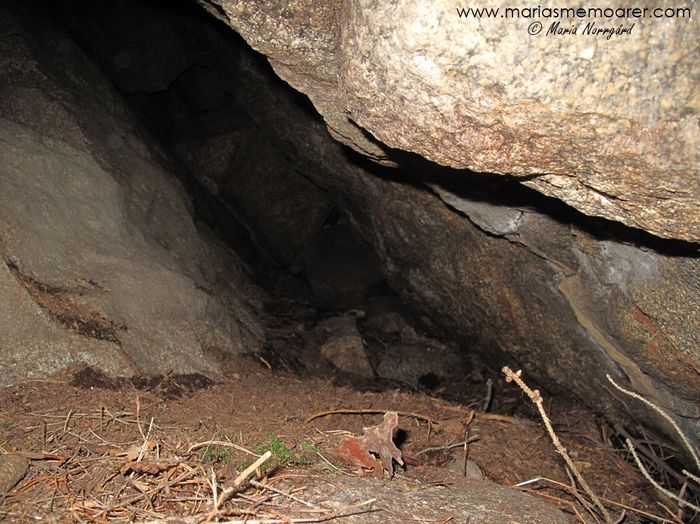 Grotta vid Bäckishällorna i Kimo