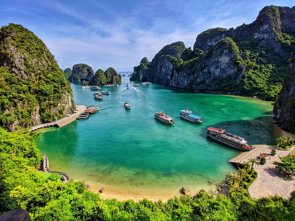 Halong Bay / Halongbukten Vietnam - ett av världens naturliga underverk