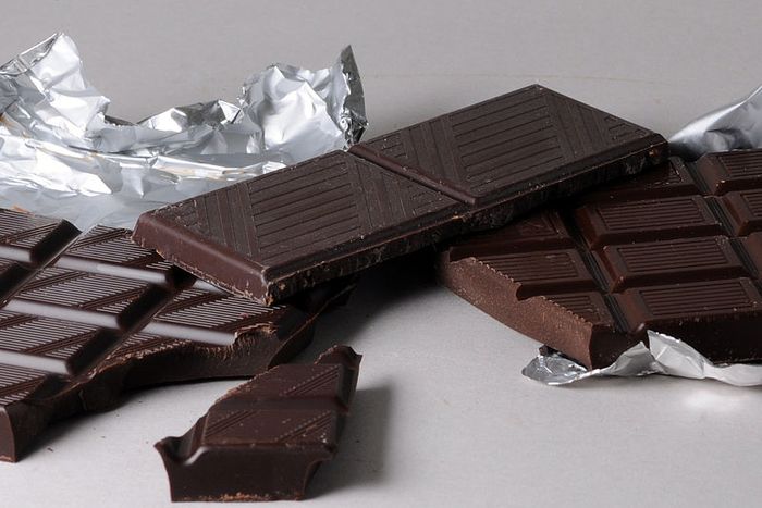 mörkchoklad eller kakao mot rethosta