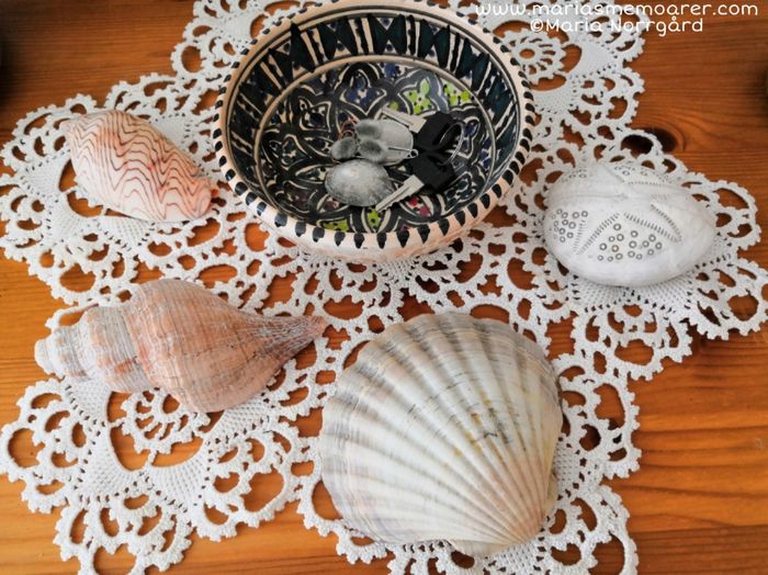 seashells australia, ceramics tunisia - souvenirs