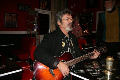 James Lott frå Sun studio i Memphis speler på min gitarr. På Memphis cafè på kvälln ätter julshowen.