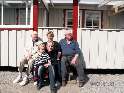 5 generationer  Farfar Torsten92 år , Pappa Lennart 68 , Jag  46, Angelica 26 , Nova 2,5  Nu 08