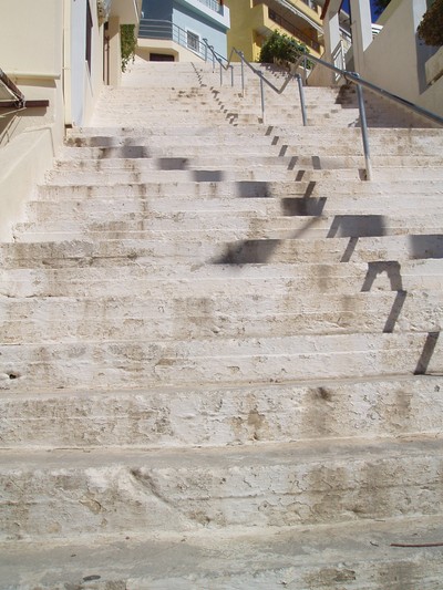 trappan på 100 trappsteg upp till hotellet