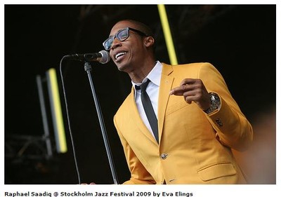 Bild från Stockholm jazzfestival 2009 Raphael Saadiq i gul kostym