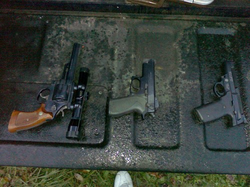 Pistolerna vi sköt med, bör säga att det var kikarsikte på .44 Magnumen också som ni ser :)