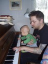 Spela piano med pappa