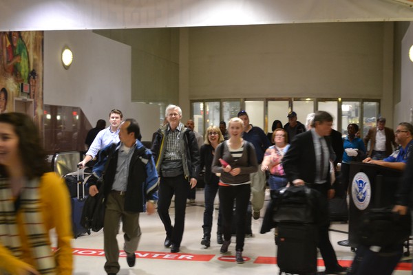 familjen ankommer till atlantas flygplats