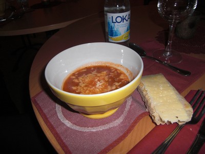 Förrätten när vi var på ostens hus, tomatsoppa med västerbottens ost!