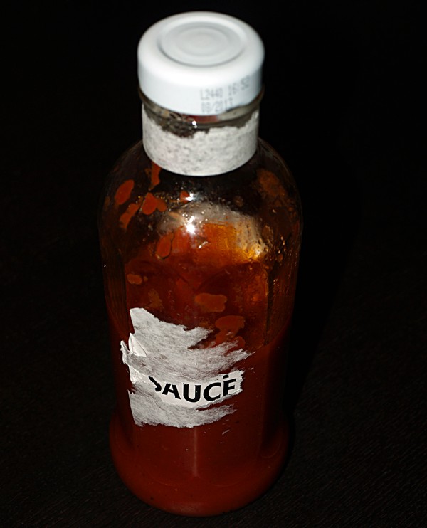 Hemmagjord ketchup i glasflaska