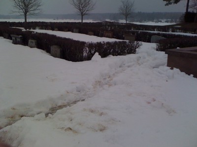 snö på kyrkogården 
