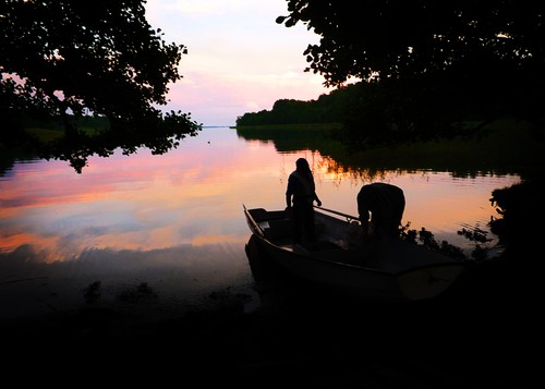 Fisketur i solnedgång
