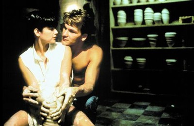 Patrick Swayze och Demi Moore i en världsberömd scen ur filmen Ghost från 1990. Bilden hämtad ifrån aftonbladet.se