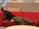 Haha jag gissar att någon är LITE trött och har somnat i den röda soffan i skolan...