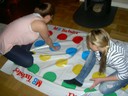 Jag och Amanda spela Twister; ni kan ju gissa vem som vann :)