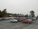 Mycket bilar på furans parkering