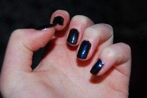 Nagellack mörkblå :)