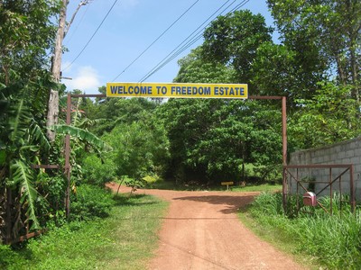 välkommen till min resort, freedome estate på lanta yai. 13000 baht i månaden under lågsässong och högsässong 24 000 baht per månad