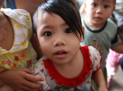 Den här tjejen blev en av mina favoriter av barnhemsbarnen i pagoden söder om Tay Ninh..