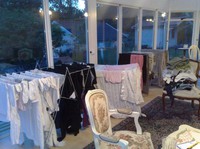 Här hängde det massa tvätt och maskinen var i full gång!! =)