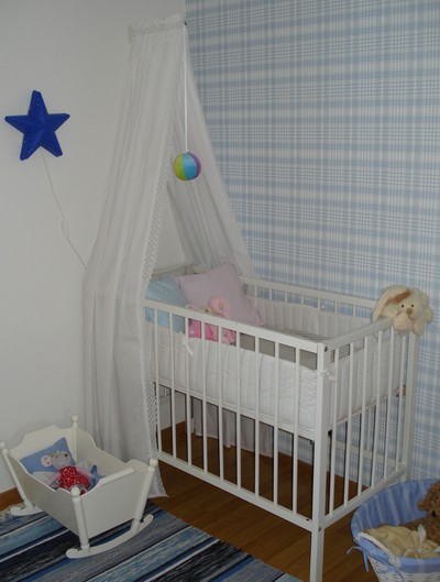 En utav bebis tre sängar...bara att välja och vraka vilken som känns skönast:)