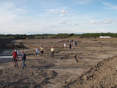 En 2000 år gammal stenlagd väg har grävts fram vid en avbaning i Fiskeby, i utkanten av Norrköping.