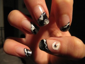 svart vita naglar