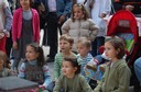 Ungarna kollar på barnteater på Calle Larios