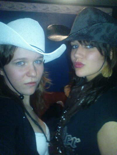 Annette & Me - cowgirls :P