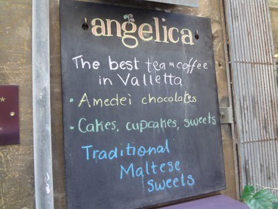 Vi hittade en restaurang som hette Angelica, wiiie!