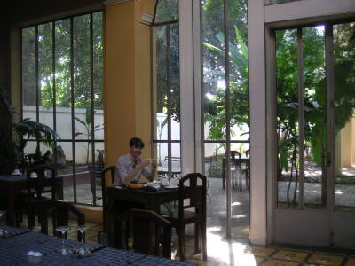 Mimmi på hotell i Battambang