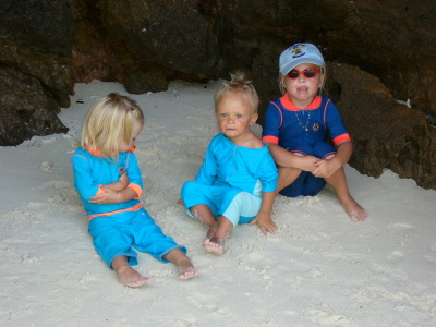Ungarna har hittat en liten grotta p? Maya Beach!
