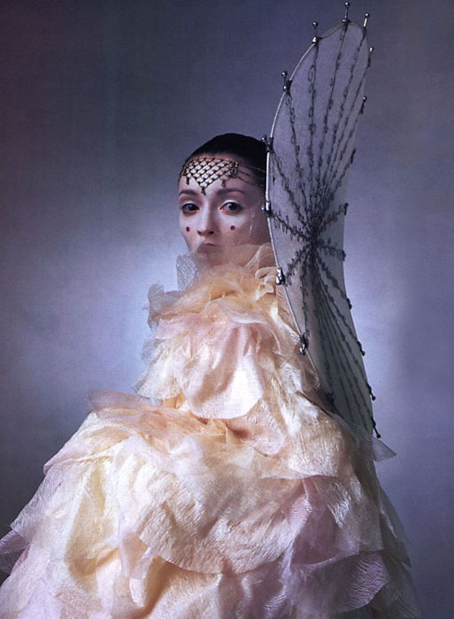 Irving Penn for Vogue US April 1999 - Star Wars Couture 4