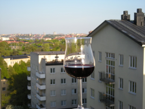 Ett glas vin på balkongen: