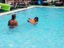 Emma och jag i poolen - Rhodos, 2003