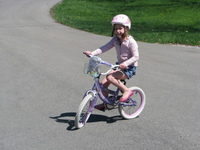 Livia har lärt sej att cykla!!